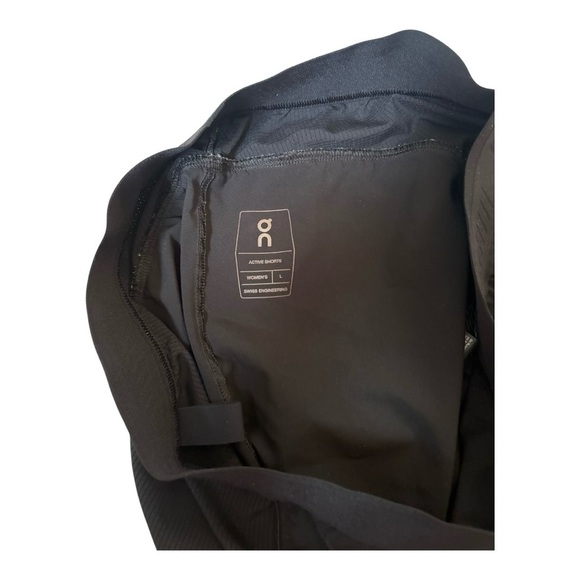 On Running Active Shorts Womens Black size large - Picture 3 of 4